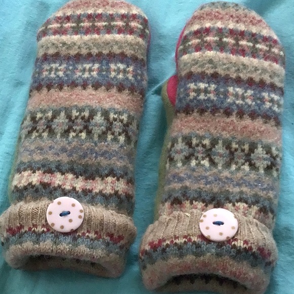 Sweater Mittens - Picture 1 of 4